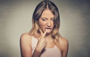 4 sposoby na nieprzyjemny zapach z ust