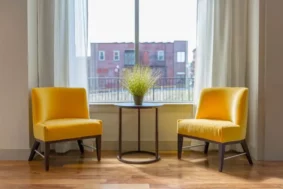 Krzesła tapicerowane, czyli jak stylowo urządzić mieszka...