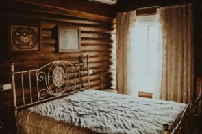 Stylowe łóżka do sypialni – w stylu klasycznym, glamour czy vi...