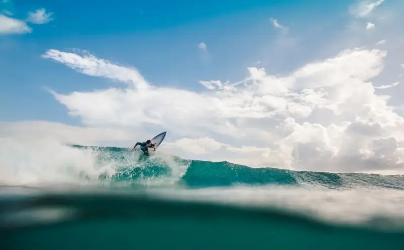 Surfowanie na desce – od amatora do wyczynowca