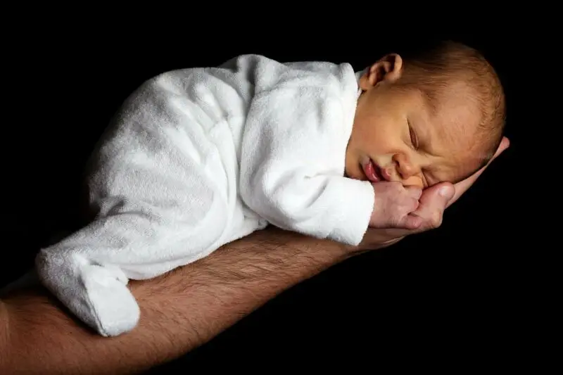 Zaparcia u niemowląt – jak sobie radzić?